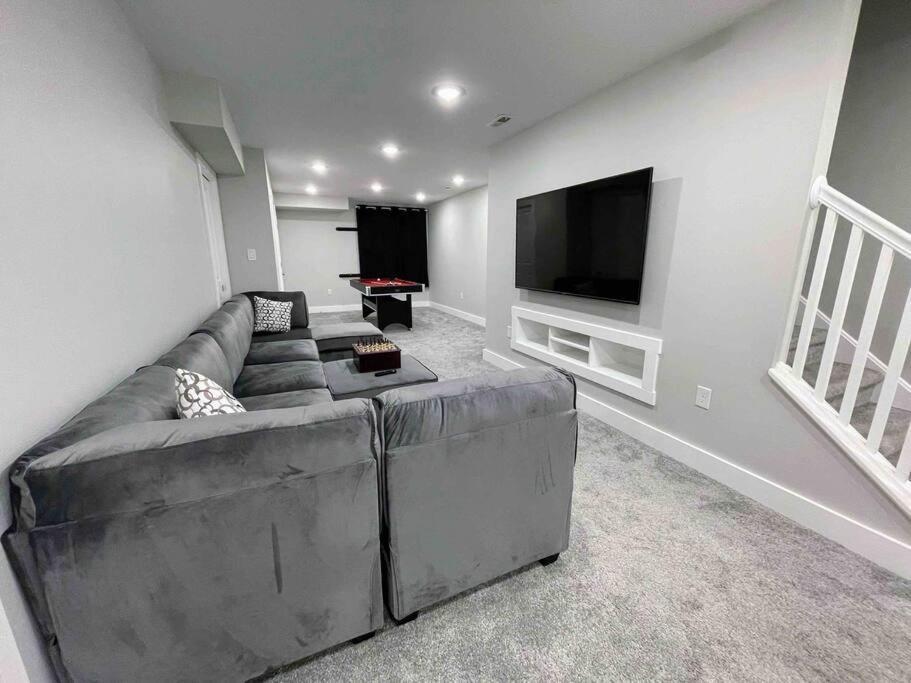 4 Bedroom 3 Bath Sleeps 10 Pet Friendly Private Backyard, 2 Car Garage, City Views, Close To All Stadiums And Casino 피츠버그 외부 사진