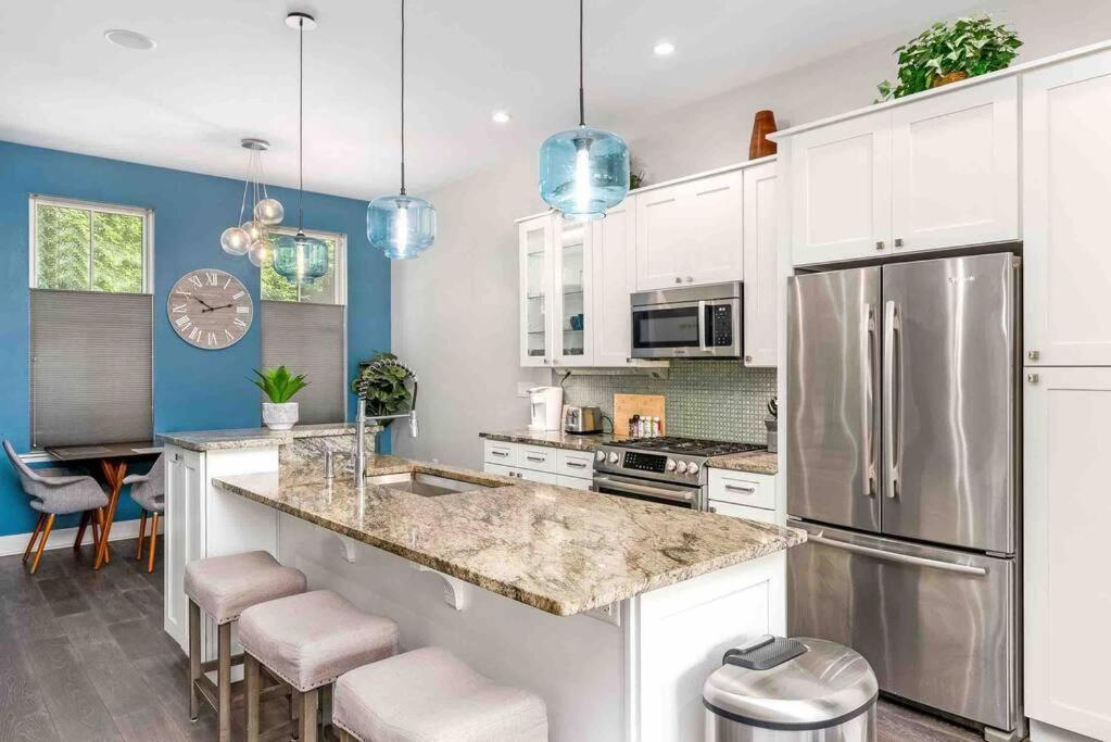4 Bedroom 3 Bath Sleeps 10 Pet Friendly Private Backyard, 2 Car Garage, City Views, Close To All Stadiums And Casino 피츠버그 외부 사진