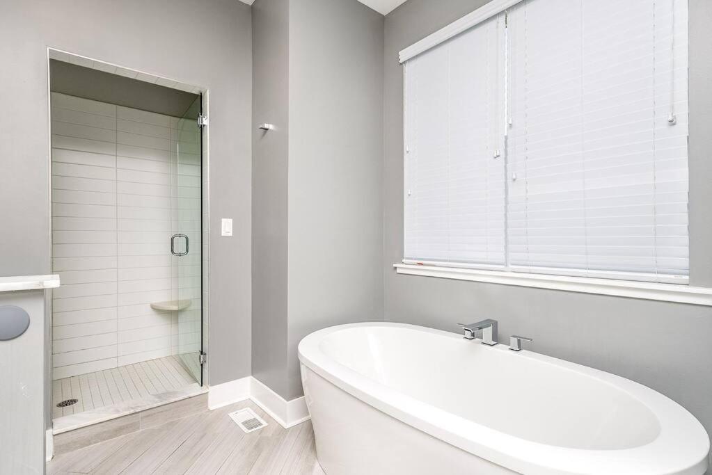 4 Bedroom 3 Bath Sleeps 10 Pet Friendly Private Backyard, 2 Car Garage, City Views, Close To All Stadiums And Casino 피츠버그 외부 사진