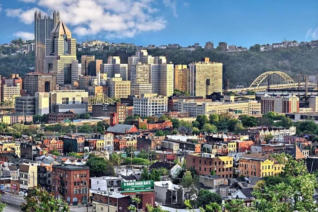 4 Bedroom 3 Bath Sleeps 10 Pet Friendly Private Backyard, 2 Car Garage, City Views, Close To All Stadiums And Casino 피츠버그 외부 사진