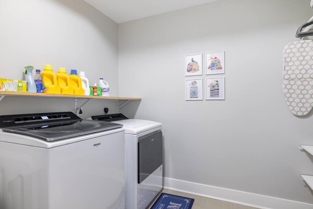 4 Bedroom 3 Bath Sleeps 10 Pet Friendly Private Backyard, 2 Car Garage, City Views, Close To All Stadiums And Casino 피츠버그 외부 사진