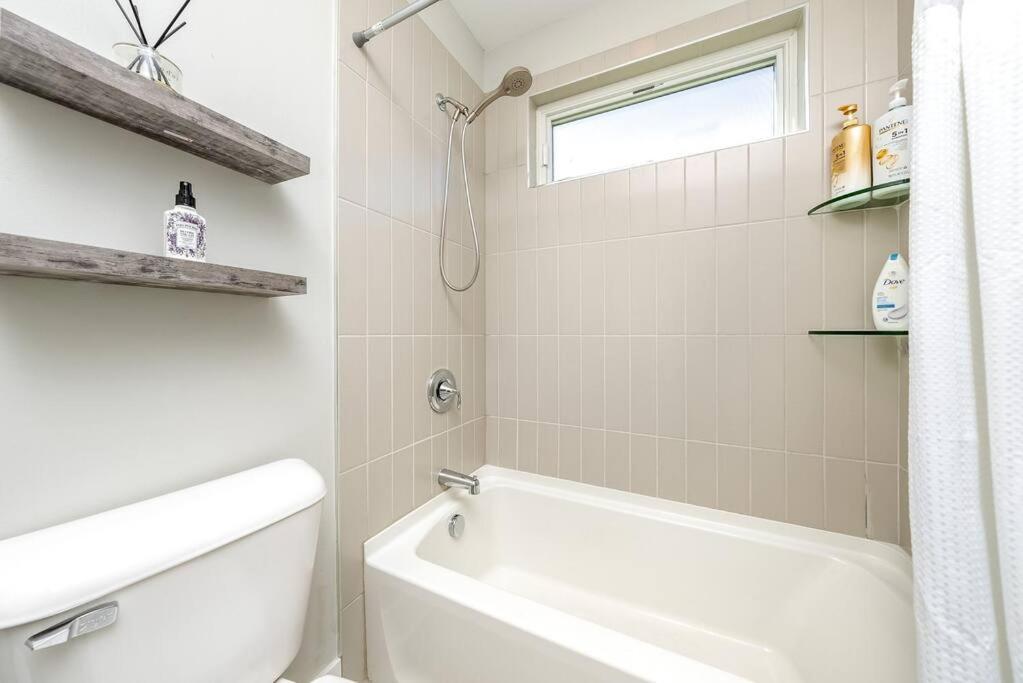 4 Bedroom 3 Bath Sleeps 10 Pet Friendly Private Backyard, 2 Car Garage, City Views, Close To All Stadiums And Casino 피츠버그 외부 사진