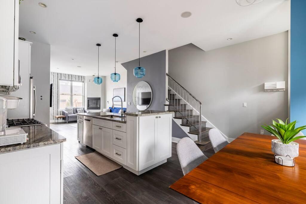 4 Bedroom 3 Bath Sleeps 10 Pet Friendly Private Backyard, 2 Car Garage, City Views, Close To All Stadiums And Casino 피츠버그 외부 사진