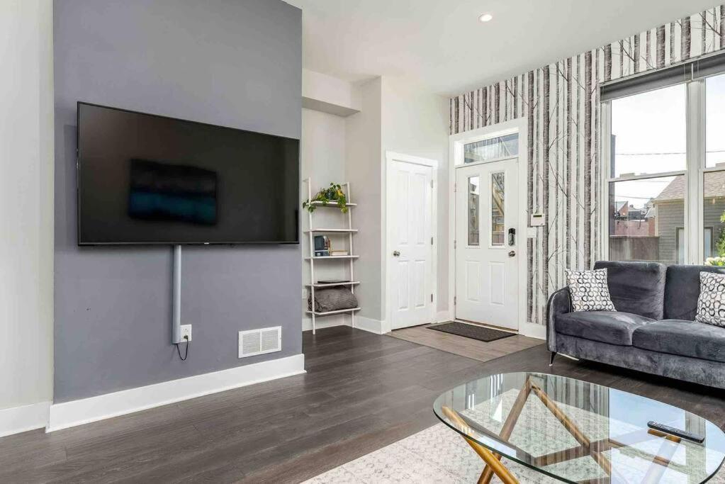 4 Bedroom 3 Bath Sleeps 10 Pet Friendly Private Backyard, 2 Car Garage, City Views, Close To All Stadiums And Casino 피츠버그 외부 사진