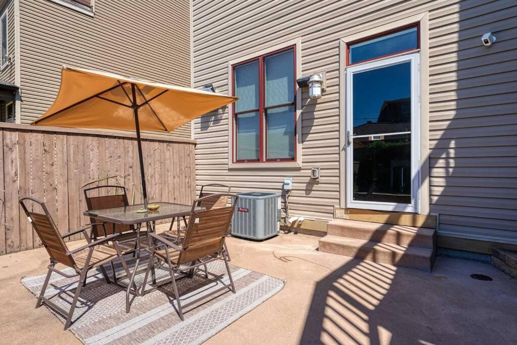 4 Bedroom 3 Bath Sleeps 10 Pet Friendly Private Backyard, 2 Car Garage, City Views, Close To All Stadiums And Casino 피츠버그 외부 사진