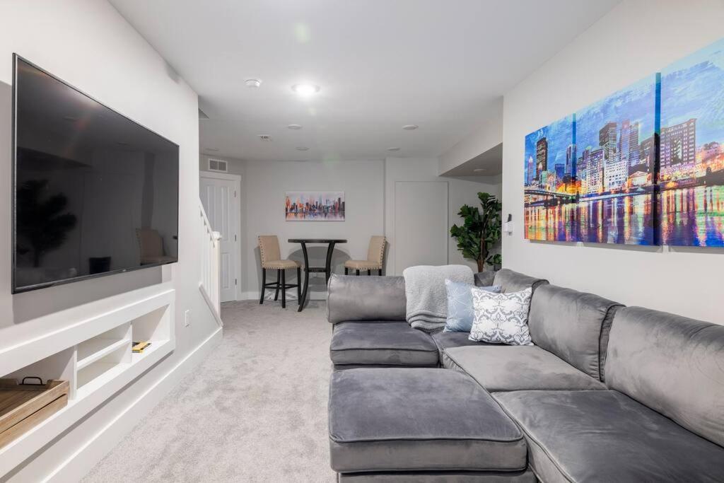 4 Bedroom 3 Bath Sleeps 10 Pet Friendly Private Backyard, 2 Car Garage, City Views, Close To All Stadiums And Casino 피츠버그 외부 사진