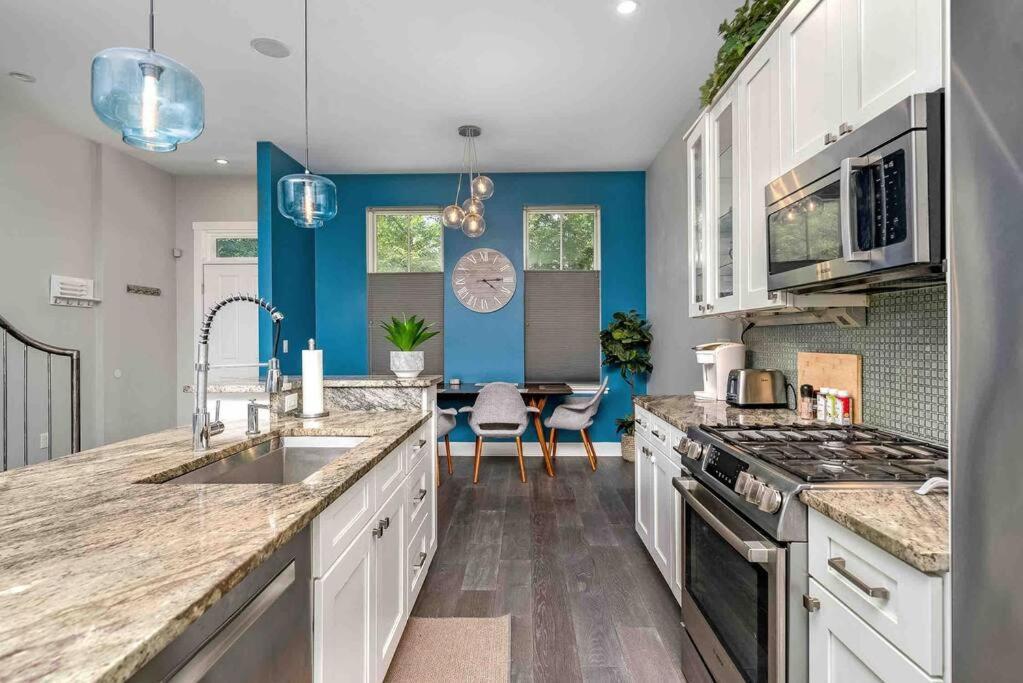4 Bedroom 3 Bath Sleeps 10 Pet Friendly Private Backyard, 2 Car Garage, City Views, Close To All Stadiums And Casino 피츠버그 외부 사진